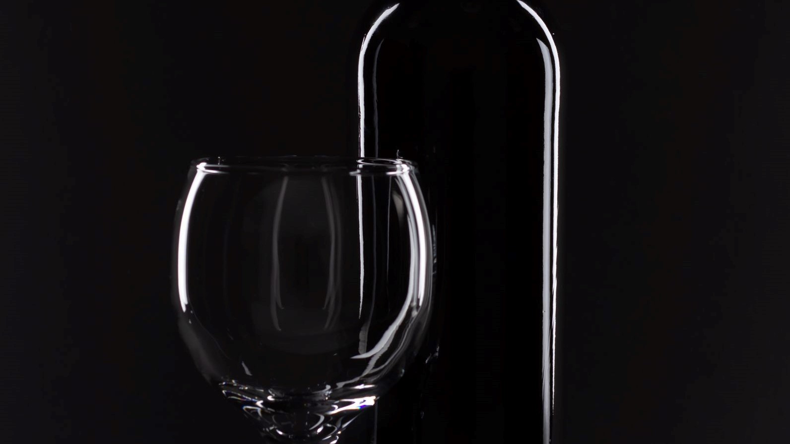dark-drink-alcohol-bottle-wine-tasty-glasses-red-wine-wine-tasting-merlot_t20_gzbwek-1